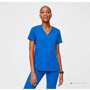 FIGS Casma™ Three-Pocket Scrub Top, Size Large (L)